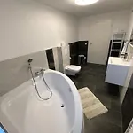 Royal Ocean Mit Sauna, Spielekonsole Und Whirlpool Rostock