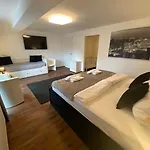 Royal Ocean Mit Sauna, Spielekonsole Und Whirlpool * Rostock