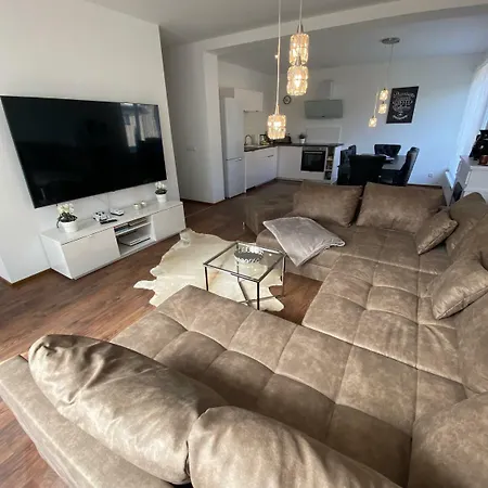 Royal Ocean Mit Sauna, Spielekonsole Und Whirlpool Rostock