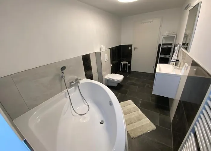 Royal Ocean Mit Sauna, Spielekonsole Und Whirlpool ロストック